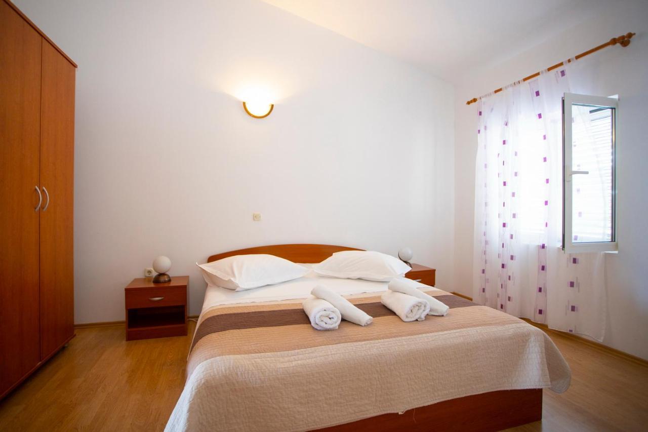 Apartmani Miki Podgora Exterior photo