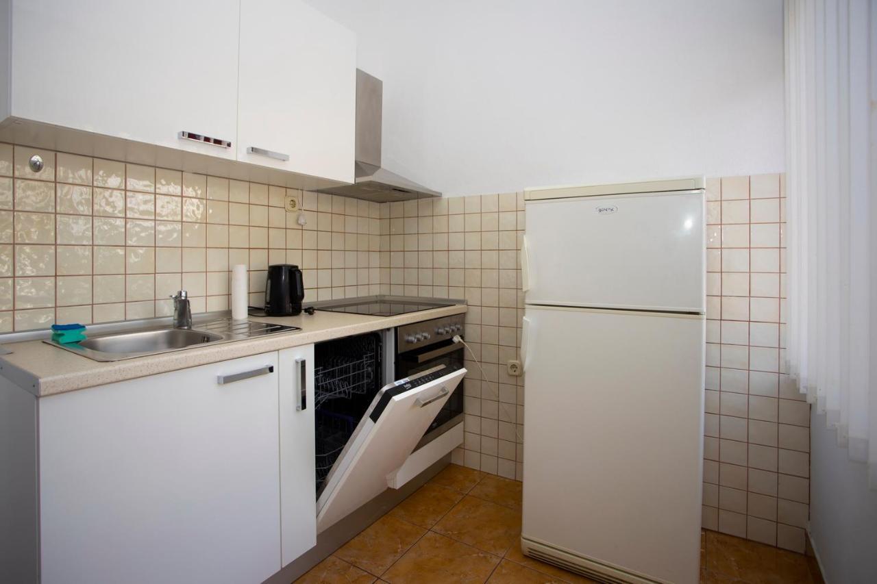 Apartmani Miki Podgora Exterior photo