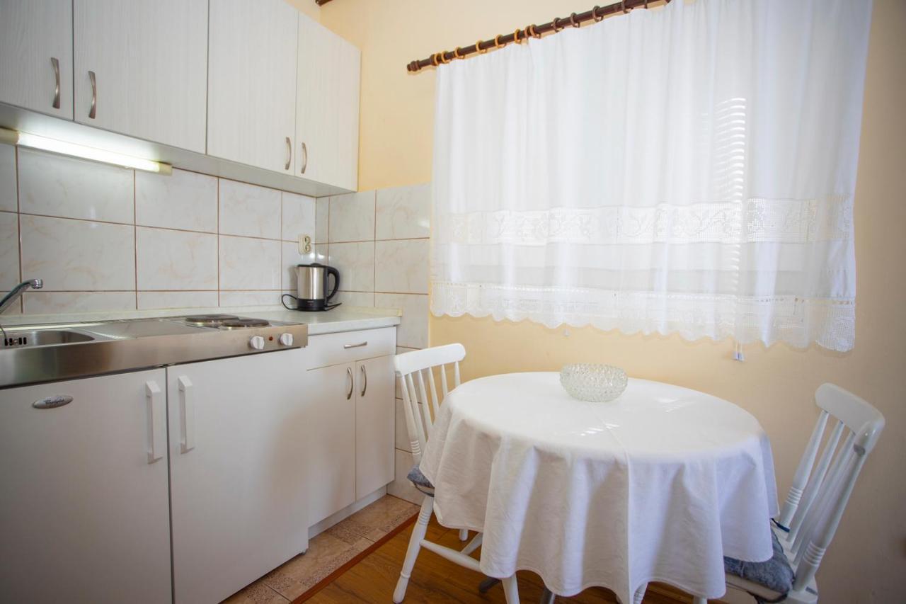 Apartmani Miki Podgora Exterior photo