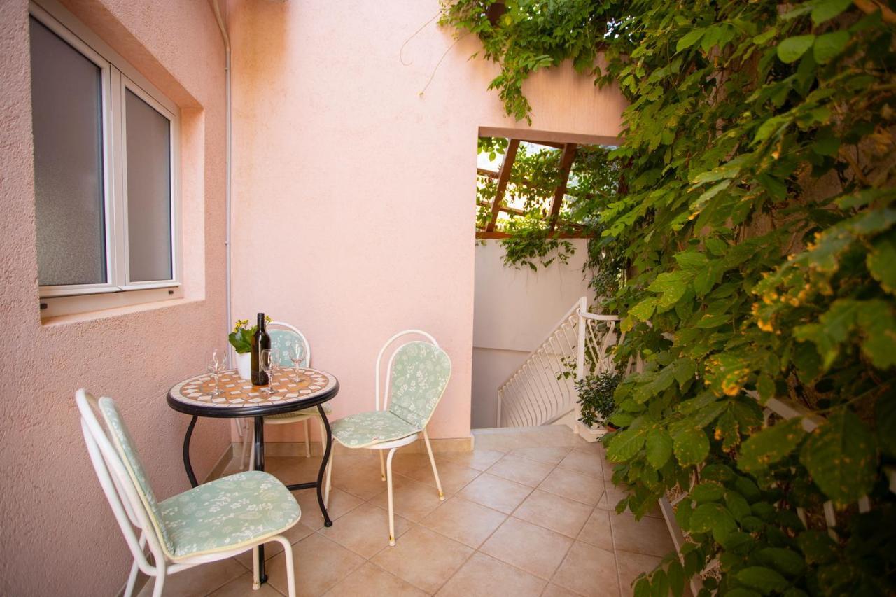 Apartmani Miki Podgora Exterior photo